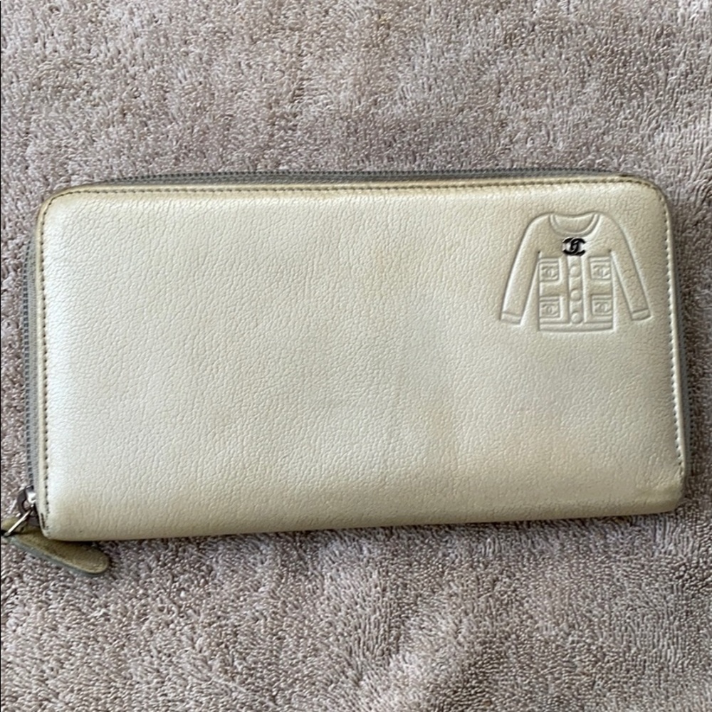 Chanel zippy wallet